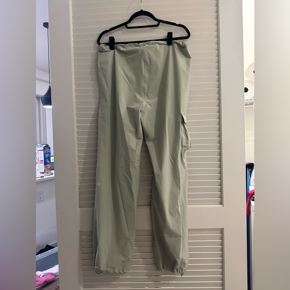 ALO Yoga Limestone Green Cargo Wide-Leg Pants - Picture 11 of 12